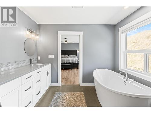 313 Baldy Place, Vernon, BC - Indoor Photo Showing Bathroom