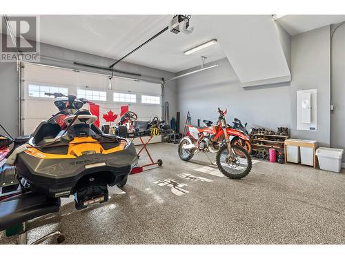 313 Baldy Place, Vernon, BC - Indoor Photo Showing Garage