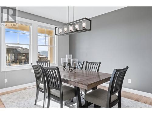 313 Baldy Place, Vernon, BC - Indoor Photo Showing Dining Room