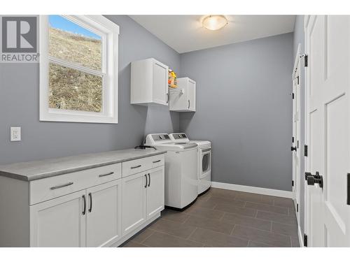 313 Baldy Place, Vernon, BC - Indoor Photo Showing Laundry Room