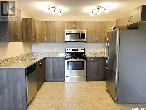3 & 4 825 Gladstone Street E, Swift Current, SK - Indoor Photo Showing Kitchen With Stainless Steel Kitchen With Upgraded Kitchen