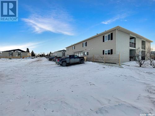 3 & 4 825 Gladstone Street E, Swift Current, SK - Outdoor With Exterior