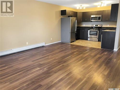 3 & 4 825 Gladstone Street E, Swift Current, SK - Indoor Photo Showing Kitchen With Stainless Steel Kitchen