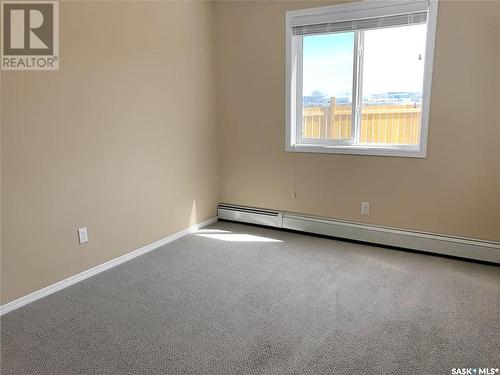 3 & 4 825 Gladstone Street E, Swift Current, SK - Indoor Photo Showing Other Room