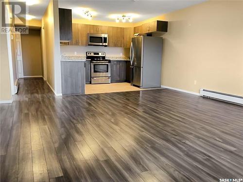 3 & 4 825 Gladstone Street E, Swift Current, SK - Indoor Photo Showing Kitchen With Stainless Steel Kitchen