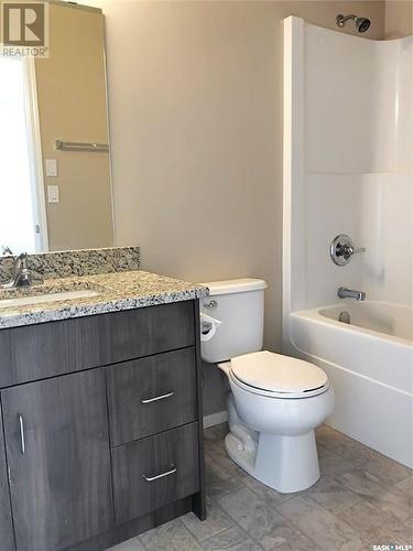 3 & 4 825 Gladstone Street E, Swift Current, SK - Indoor Photo Showing Bathroom