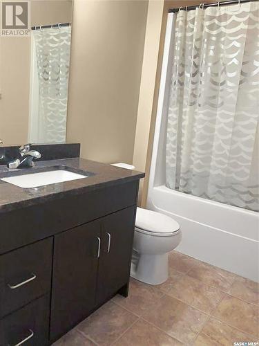 3 & 4 825 Gladstone Street E, Swift Current, SK - Indoor Photo Showing Bathroom