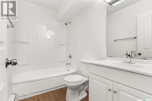 14 15 Centennial Street, Regina, SK - Indoor Photo Showing Bathroom
