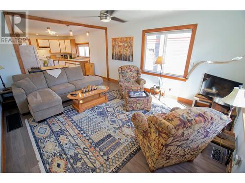 61 Harold Avenue, Princeton, BC - Indoor Photo Showing Living Room