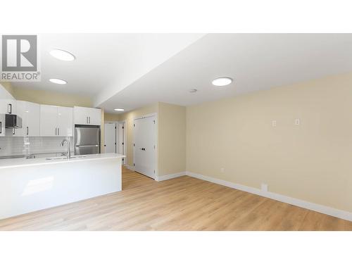 845 Melrose Street, Kelowna, BC - Indoor Photo Showing Kitchen With Double Sink