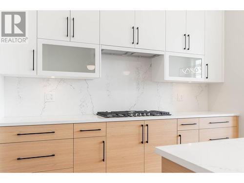 845 Melrose Street, Kelowna, BC - Indoor Photo Showing Kitchen With Upgraded Kitchen