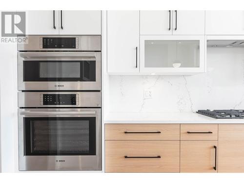 845 Melrose Street, Kelowna, BC - Indoor Photo Showing Kitchen