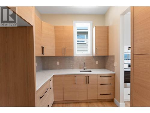 845 Melrose Street, Kelowna, BC - Indoor Photo Showing Kitchen