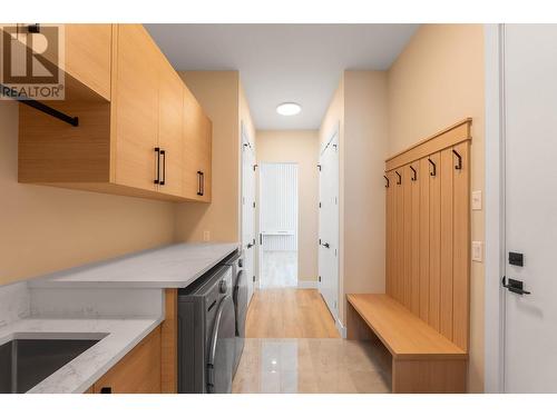 845 Melrose Street, Kelowna, BC - Indoor Photo Showing Laundry Room