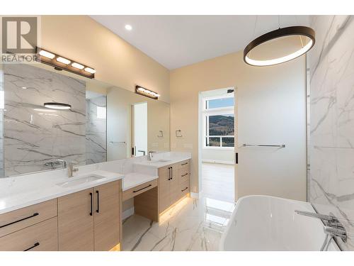 845 Melrose Street, Kelowna, BC - Indoor Photo Showing Bathroom