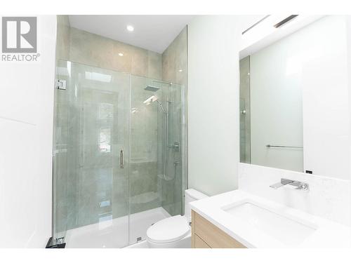 845 Melrose Street, Kelowna, BC - Indoor Photo Showing Bathroom