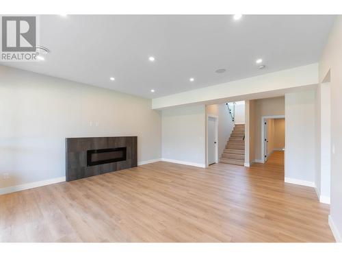 845 Melrose Street, Kelowna, BC - Indoor Photo Showing Living Room With Fireplace