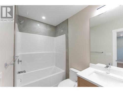 845 Melrose Street, Kelowna, BC - Indoor Photo Showing Bathroom