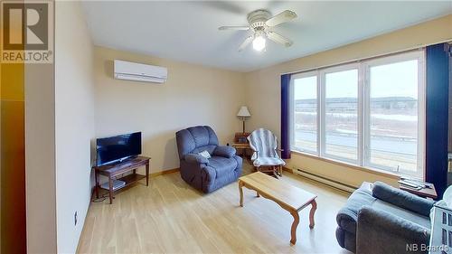 6608 Route 8, Ludlow, NB - Indoor Photo Showing Living Room