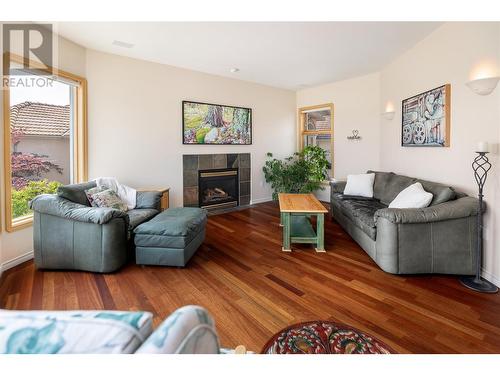 3076 Quail Crescent, Kelowna, BC - Indoor Photo Showing Living Room With Fireplace