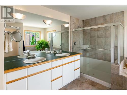 3076 Quail Crescent, Kelowna, BC - Indoor Photo Showing Bathroom