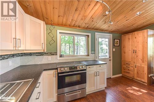 3946 East Shore Road, Coldwater, ON - Indoor Photo Showing Kitchen
