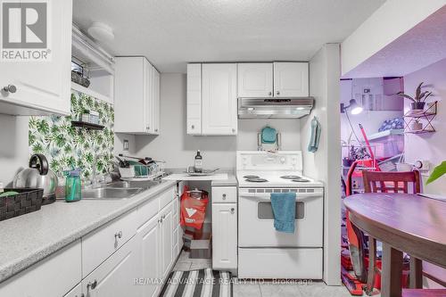 1314 Hillcrest Avenue, London, ON - Indoor Photo Showing Kitchen With Double Sink