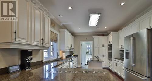 7199 Second Line, Mississauga, ON - Indoor Photo Showing Kitchen With Upgraded Kitchen