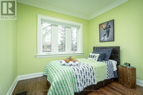 8 Thornhill Ave, Toronto, ON - Indoor Photo Showing Bedroom