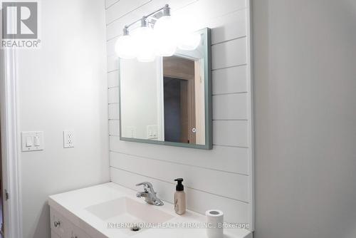 32 Cedar Drive, Orangeville, ON - Indoor Photo Showing Bathroom
