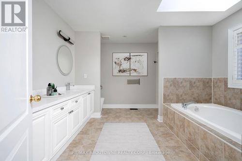 3265 Topeka Dr, Mississauga, ON - Indoor Photo Showing Bathroom