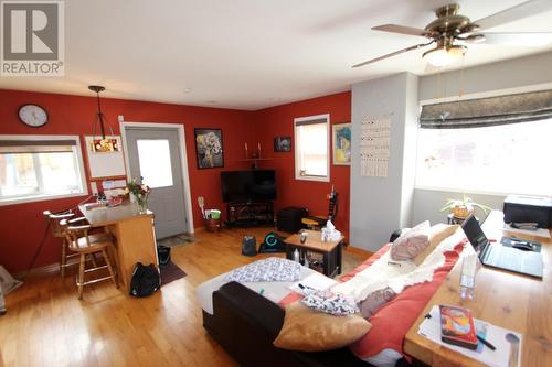 314 Copper Avenue, Greenwood, BC - Indoor Photo Showing Living Room