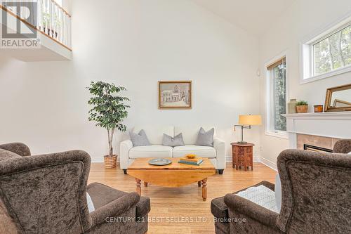 22 Callary Cres, Collingwood, ON - Indoor Photo Showing Living Room