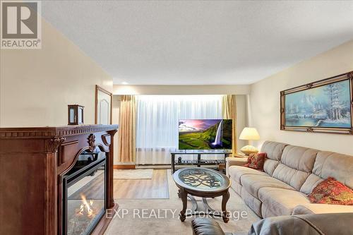 9 Riverside Crescent, Wasaga Beach, ON - Indoor Photo Showing Living Room