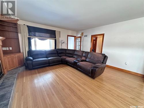 1230 Second Street, Estevan, SK - Indoor Photo Showing Living Room