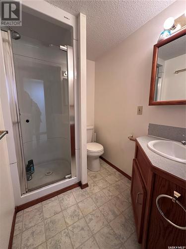 1230 Second Street, Estevan, SK - Indoor Photo Showing Bathroom