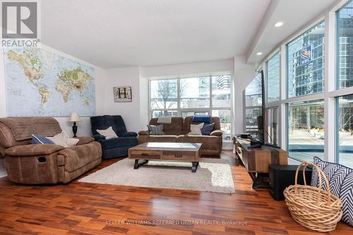 302 - 77 Harbour Square, Toronto, ON - Indoor Photo Showing Living Room