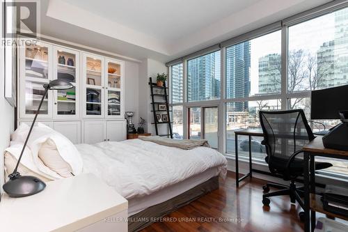 302 - 77 Harbour Square, Toronto, ON - Indoor Photo Showing Bedroom