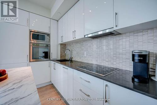 1501 - 27 Bathurst Street, Toronto, ON - Indoor Photo Showing Kitchen With Upgraded Kitchen