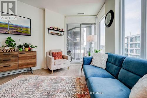 #1501 -27 Bathurst St, Toronto, ON - Indoor Photo Showing Living Room