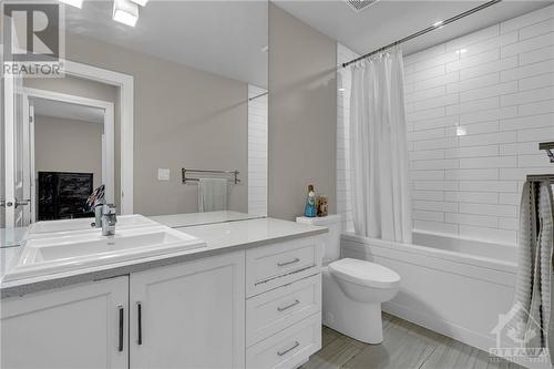 402 Huntsville Drive, Ottawa, ON - Indoor Photo Showing Bathroom