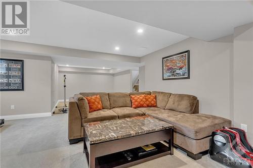 402 Huntsville Drive, Ottawa, ON - Indoor Photo Showing Living Room