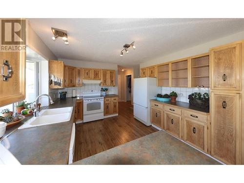 2335 Scenic Road, Kelowna, BC - Indoor Photo Showing Kitchen With Double Sink