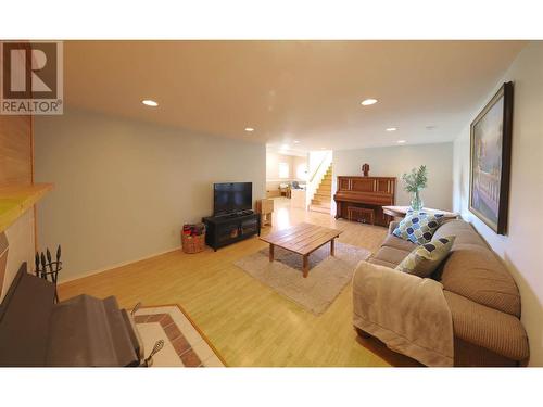 2335 Scenic Road, Kelowna, BC - Indoor Photo Showing Living Room