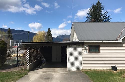316 Nelson Avenue Nw, Nakusp, BC - Outdoor