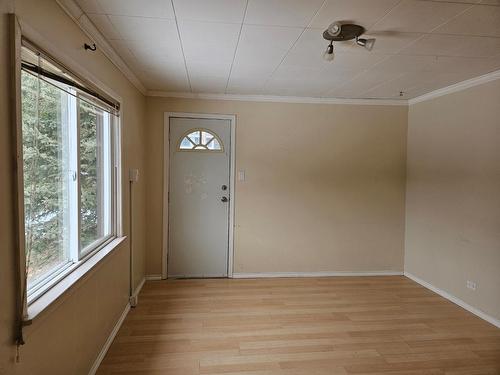 316 Nelson Avenue Nw, Nakusp, BC - Indoor Photo Showing Other Room