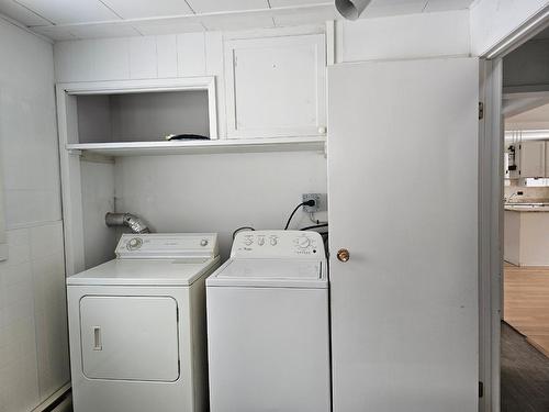 316 Nelson Avenue Nw, Nakusp, BC - Indoor Photo Showing Laundry Room
