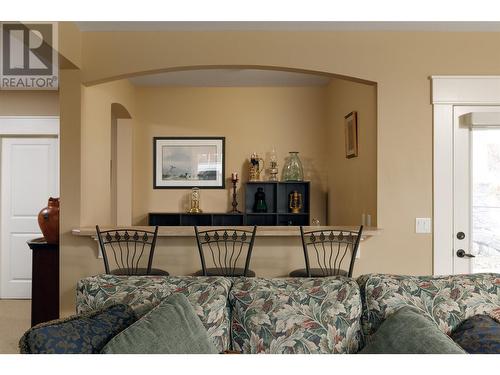 658 Peridot Place, Kelowna, BC - Indoor Photo Showing Living Room