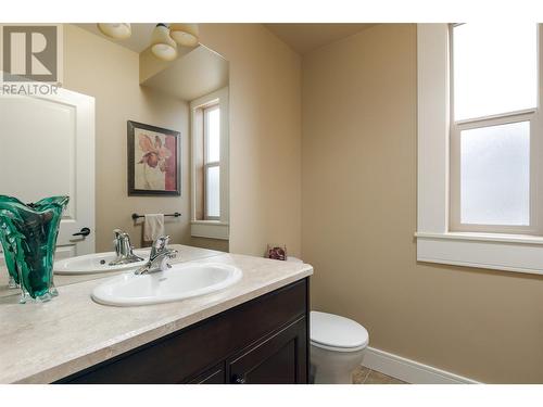 658 Peridot Place, Kelowna, BC - Indoor Photo Showing Bathroom