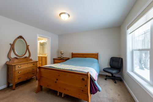 558 Anderson Road, Golden, BC - Indoor Photo Showing Bedroom